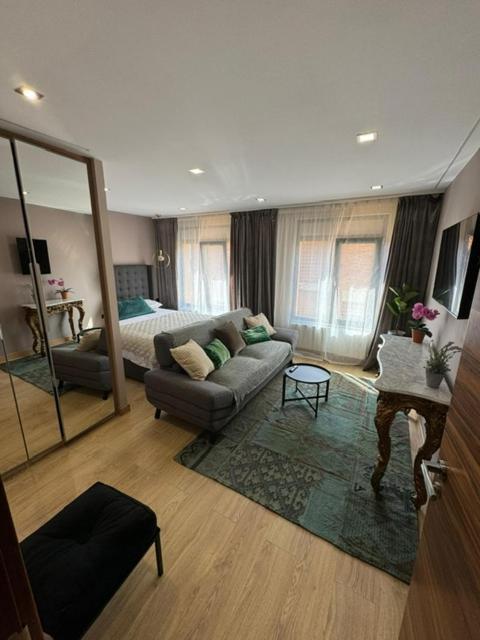 Piso De Dos Dormitorios Con Reforma De Diseno 산펠리우데기솔스 외부 사진