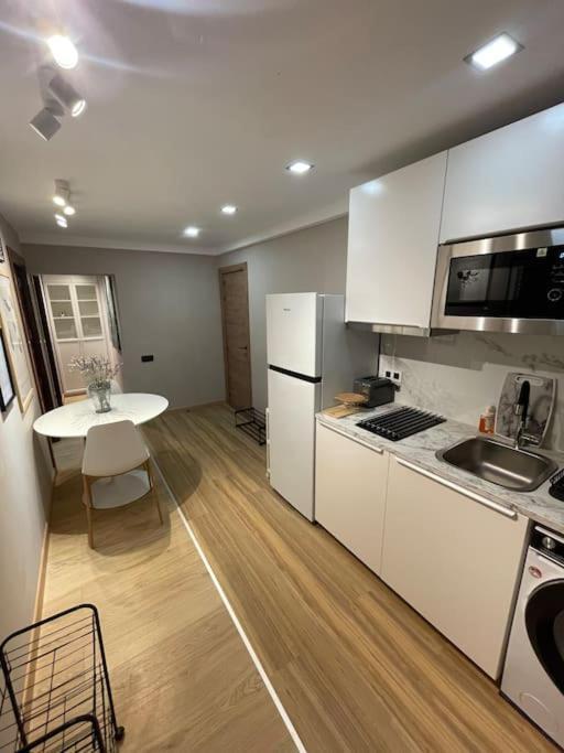 Piso De Dos Dormitorios Con Reforma De Diseno 산펠리우데기솔스 외부 사진